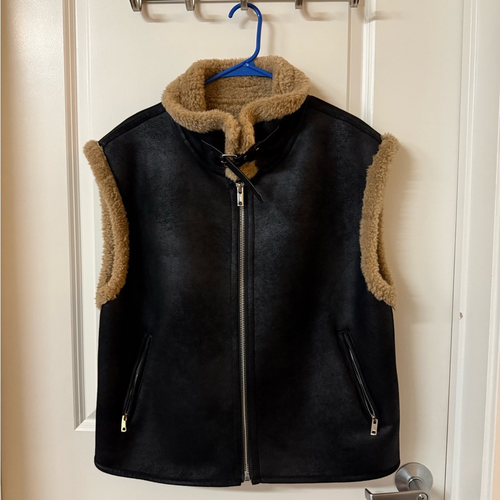 Women Black and Tan Fleece-Lined Vest jacket Size M